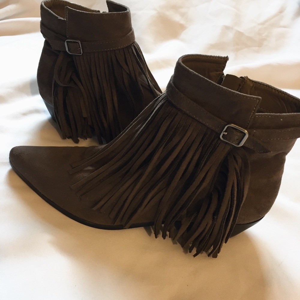 C-label // Lola shoetique fringe suede booties